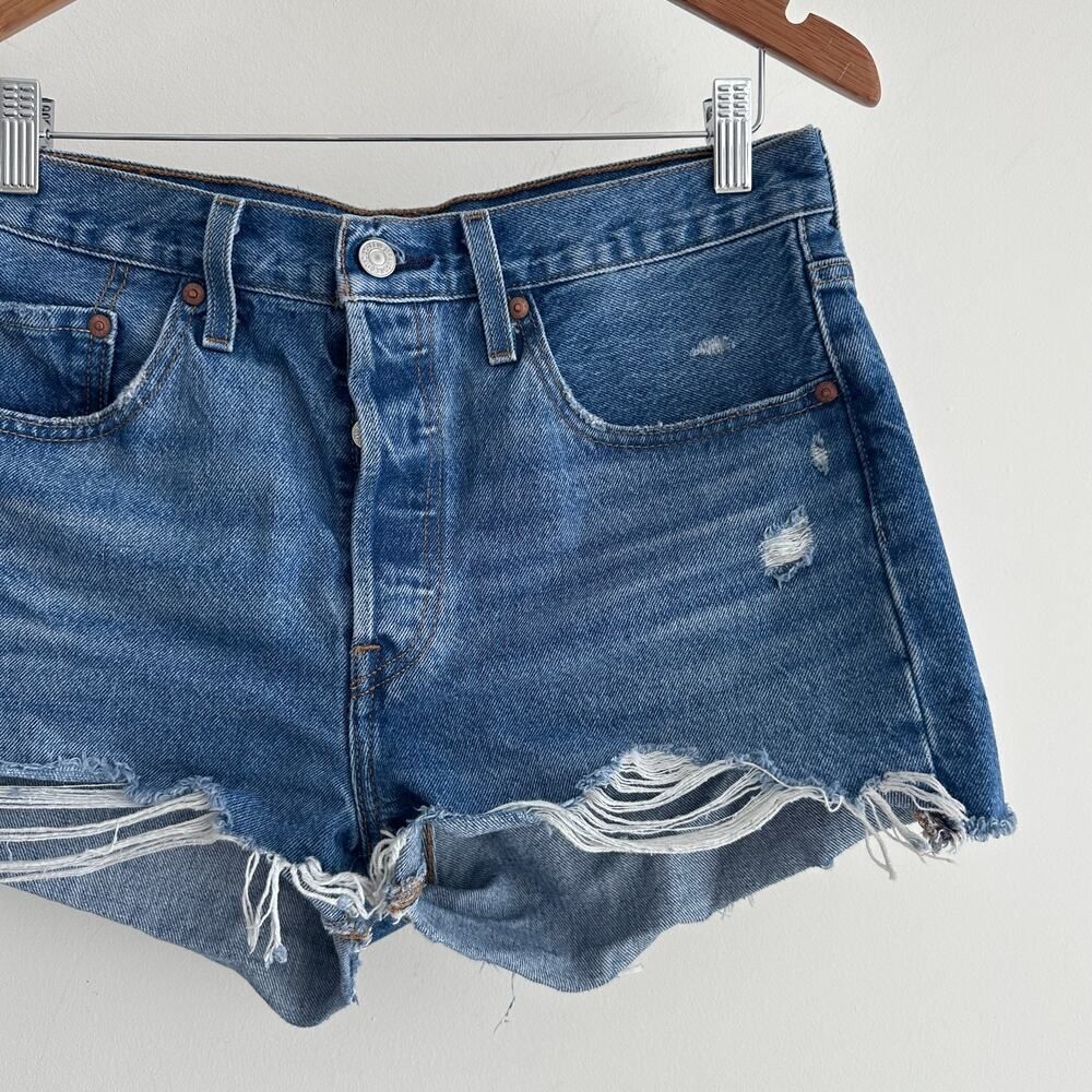 Levi's 501 denim jean shorts distressed - Picture 3 of 12
